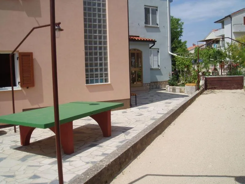 Apartman s terasom u Apartmanima Orbanić u Cresu